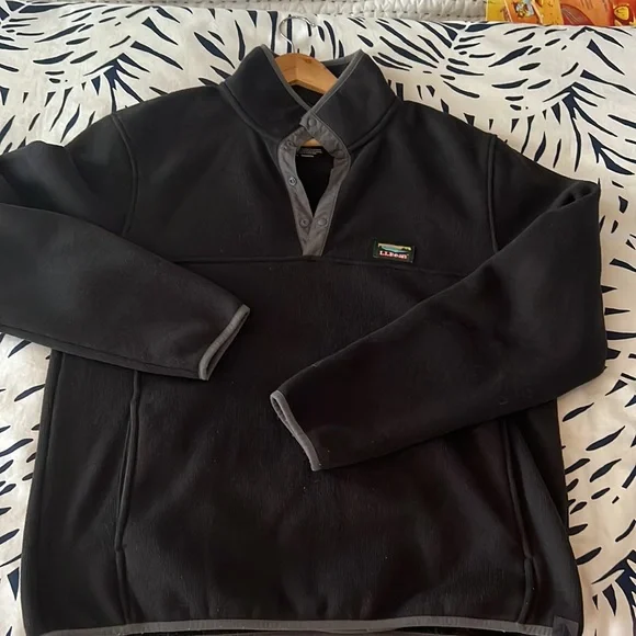 L.L.Bean, Men’s large, black pull over, snap closure - Picture 4 of 4